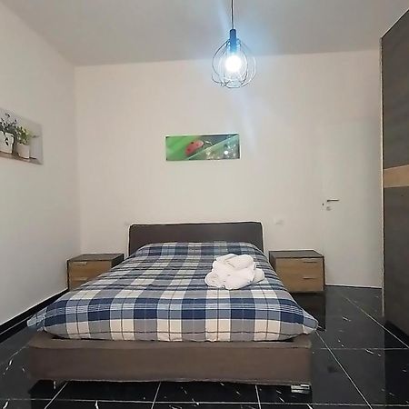 Tra Centro E Mare - Intero Appartamento Con Parcheggio Σαβόνα Εξωτερικό φωτογραφία
